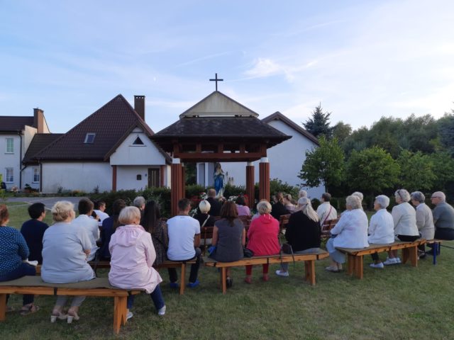 czuwanie_przy_grocie